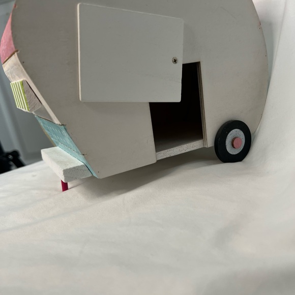 Summer Home Decor .  Cute Wooden Camper Decor.  Hanging Chain. Birdhouse. - Picture 7 of 8